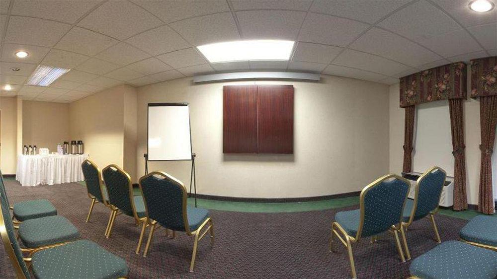 Hotel Express & Allentown-dorney Park Area By Ihg 2*