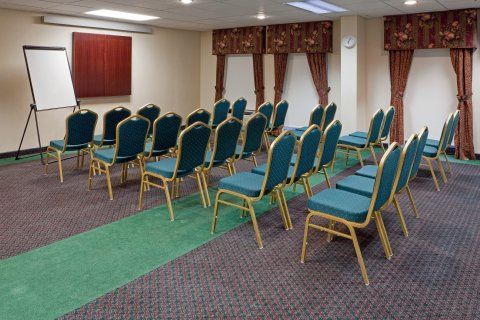 Express & Allentown-dorney Park Area By Ihg 2* Allentown